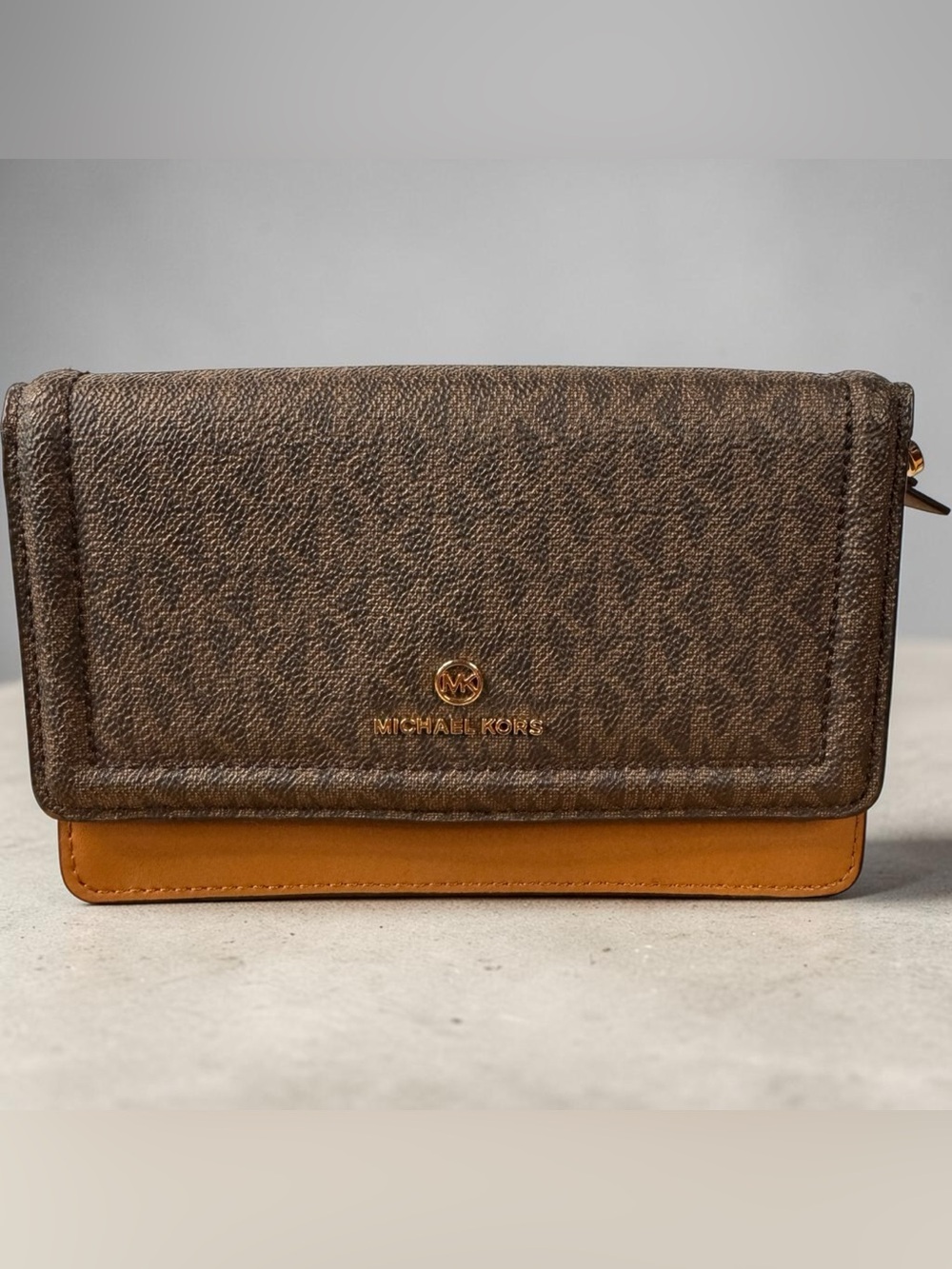 Michael Kors Jet Set Small Logo Smartphone Convertible Crossbody Bag